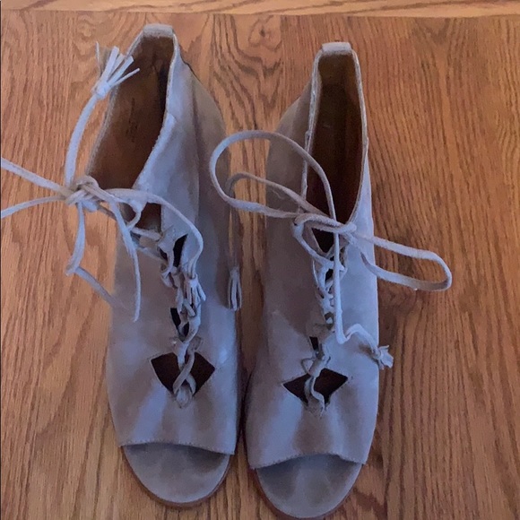 Frye lace up heeled booties - Picture 4 of 4